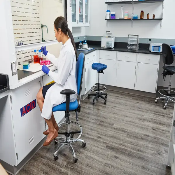 Giải pháp ghế phòng sạch cho ngành dược phẩm, y tế và công nghệ sinh học
