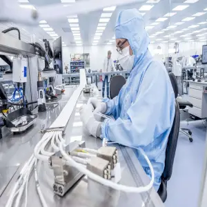 Tiêu chuẩn ISO & ESD cho quần áo phòng sạch chống tĩnh điện Ngành Bán dẫn, Điện tử