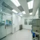 Kết hợp FFU với màng lọc HEPA và than hoạt tính trong hệ thống phòng sạch