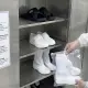 So sánh Giày phòng sạch và Dép phòng sạch (Tem vàng, 2 lỗ, 6 lỗ)