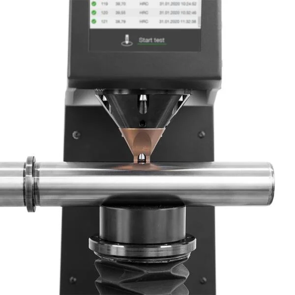 may-do-do-cung-kim-loai-rockwell-3