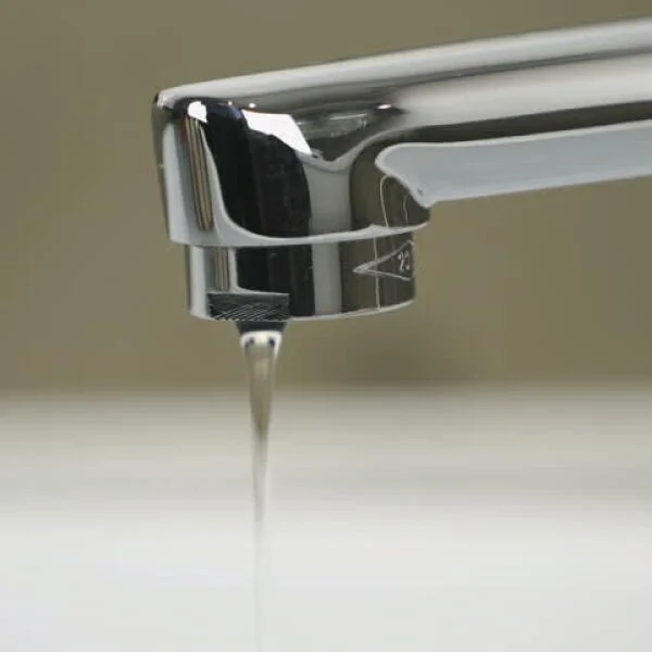 nuoc-nong-nang-luong-mat-troi-chay-yeu