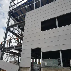 thi-cong-vach-panel-ngoai-troi-3