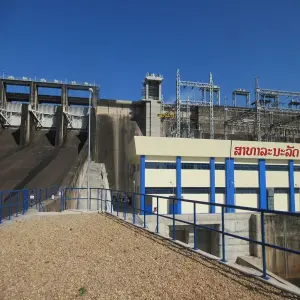 thi-cong-nha-thep-tien-che-tai-nha-may-thuy-dien-nam-ngum-lao-13