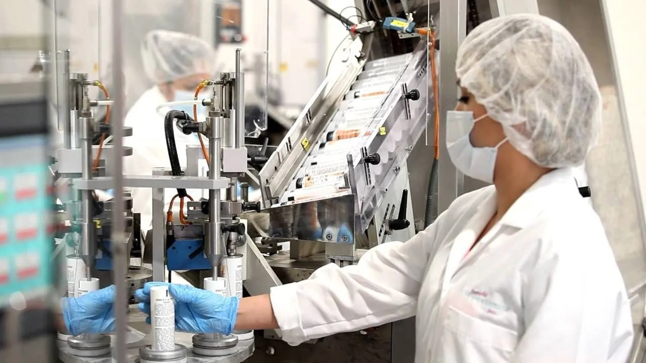 cac-hang-muc-vat-tu-dung-de-lap-dat-phong-sach-my-pham