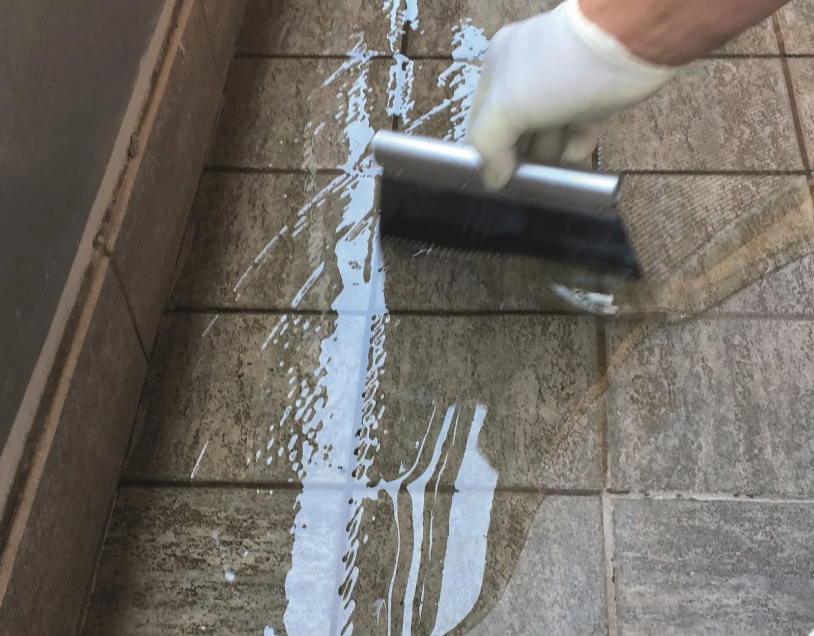 dac-tinh-uu-viet-cua-son-chong-tham-polyurethane