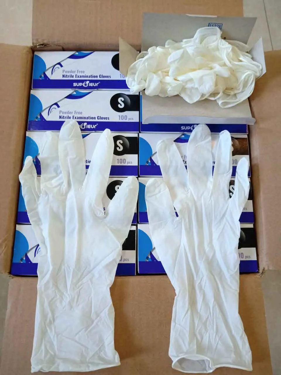 dac-diem-va-cong-dung-noi-bat-cua-gang-tay-y-te-vinyl-khong-bot-superieur