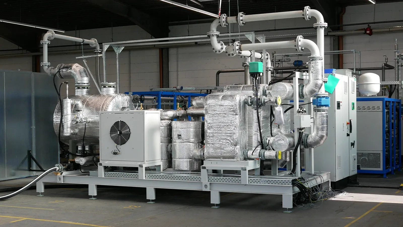 bao-gia-he-thong-nuoc-nong-trung-tam-cong-nghiep