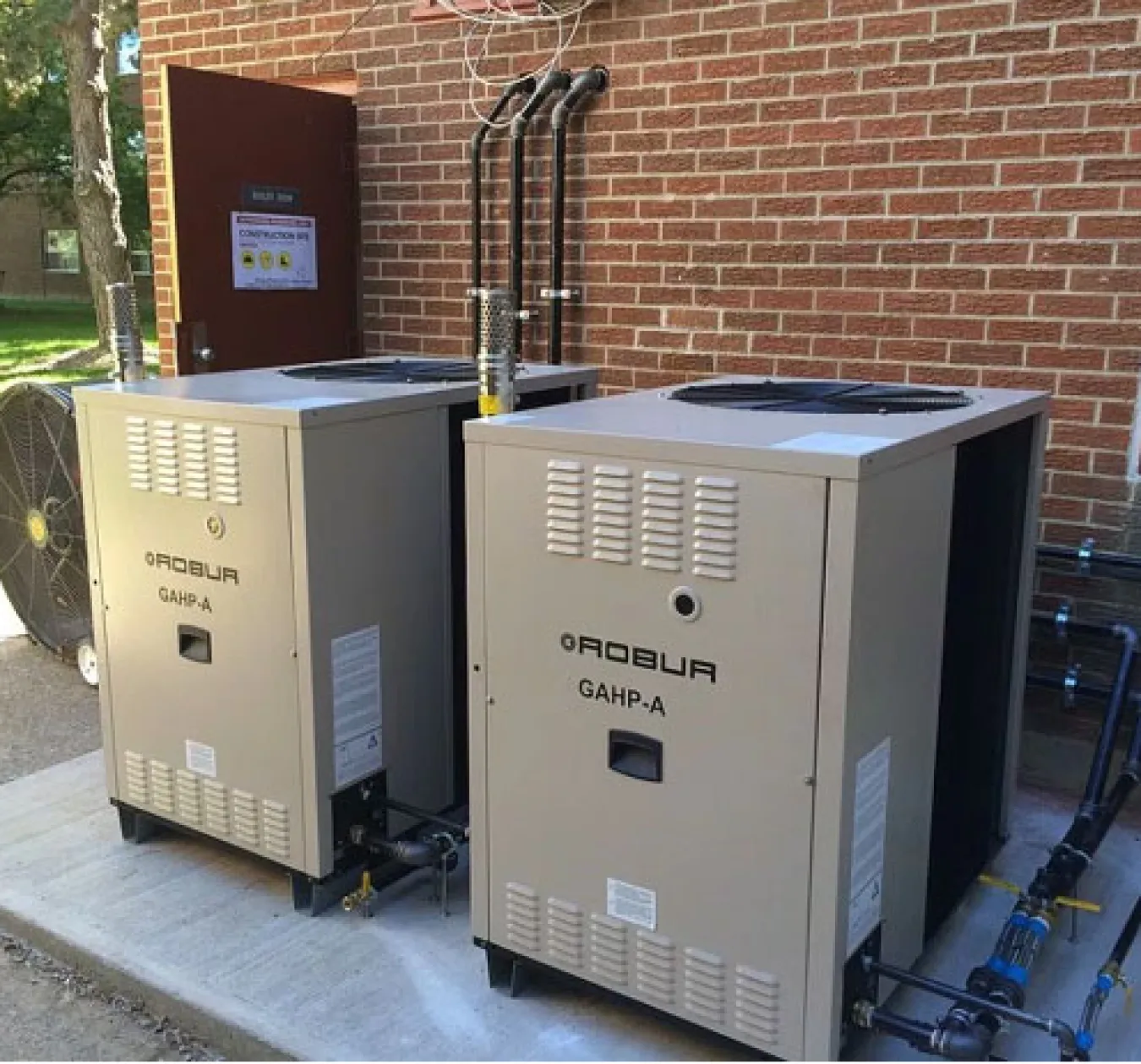 cach-chon-may-nuoc-nong-bom-nhiet-cho-van-phong-toa-nha