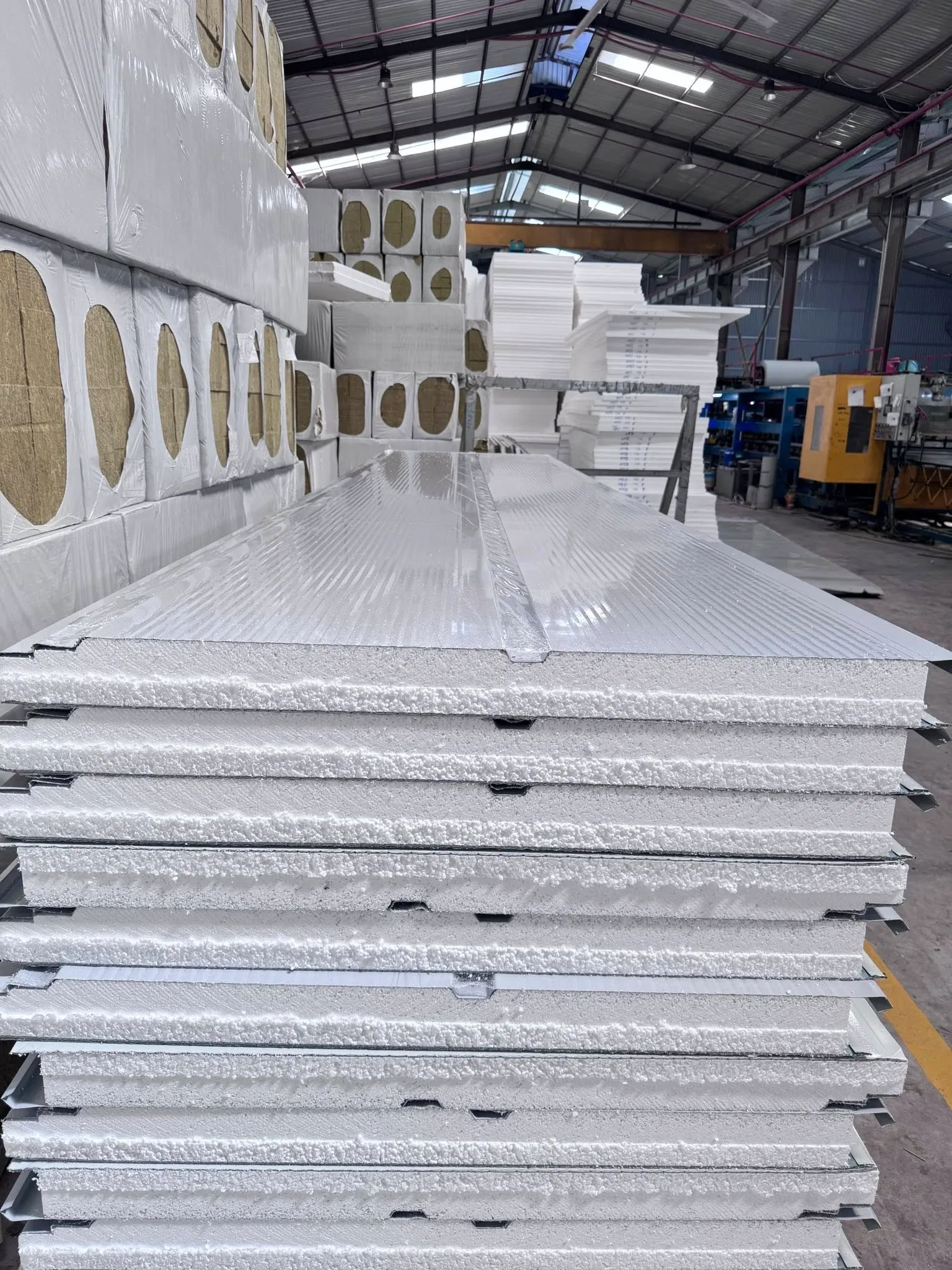 dac-diem-va-cau-tao-cua-tam-panel-kho-lanh