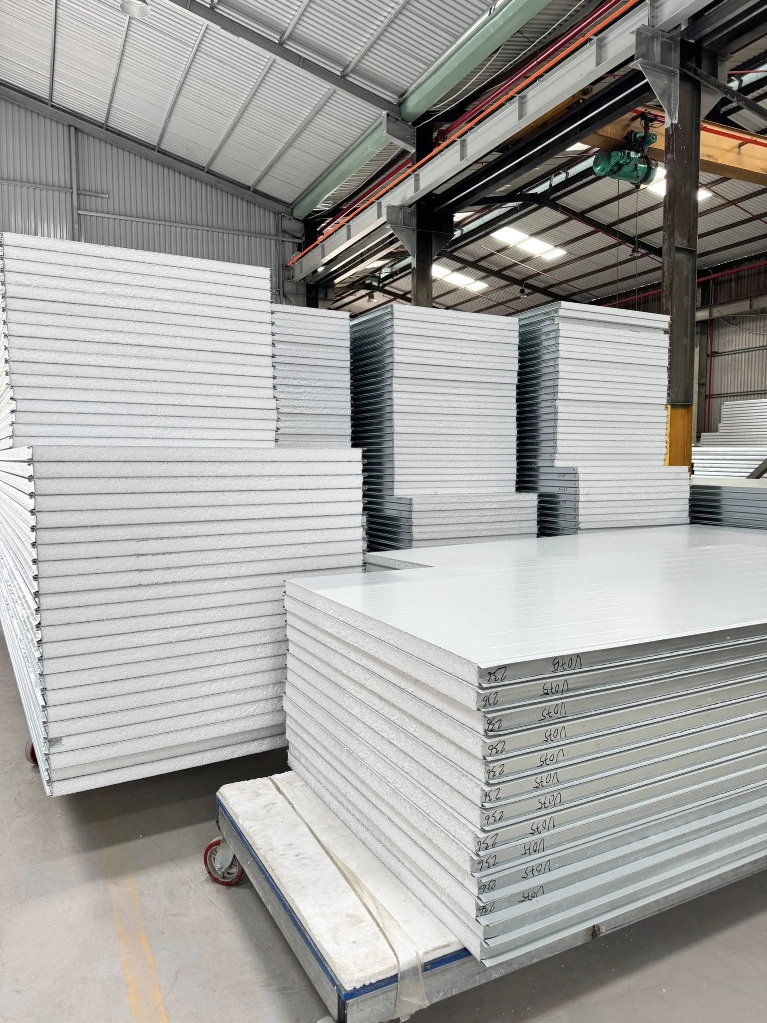 uu-diem-vuot-troi-cua-panel-cach-am