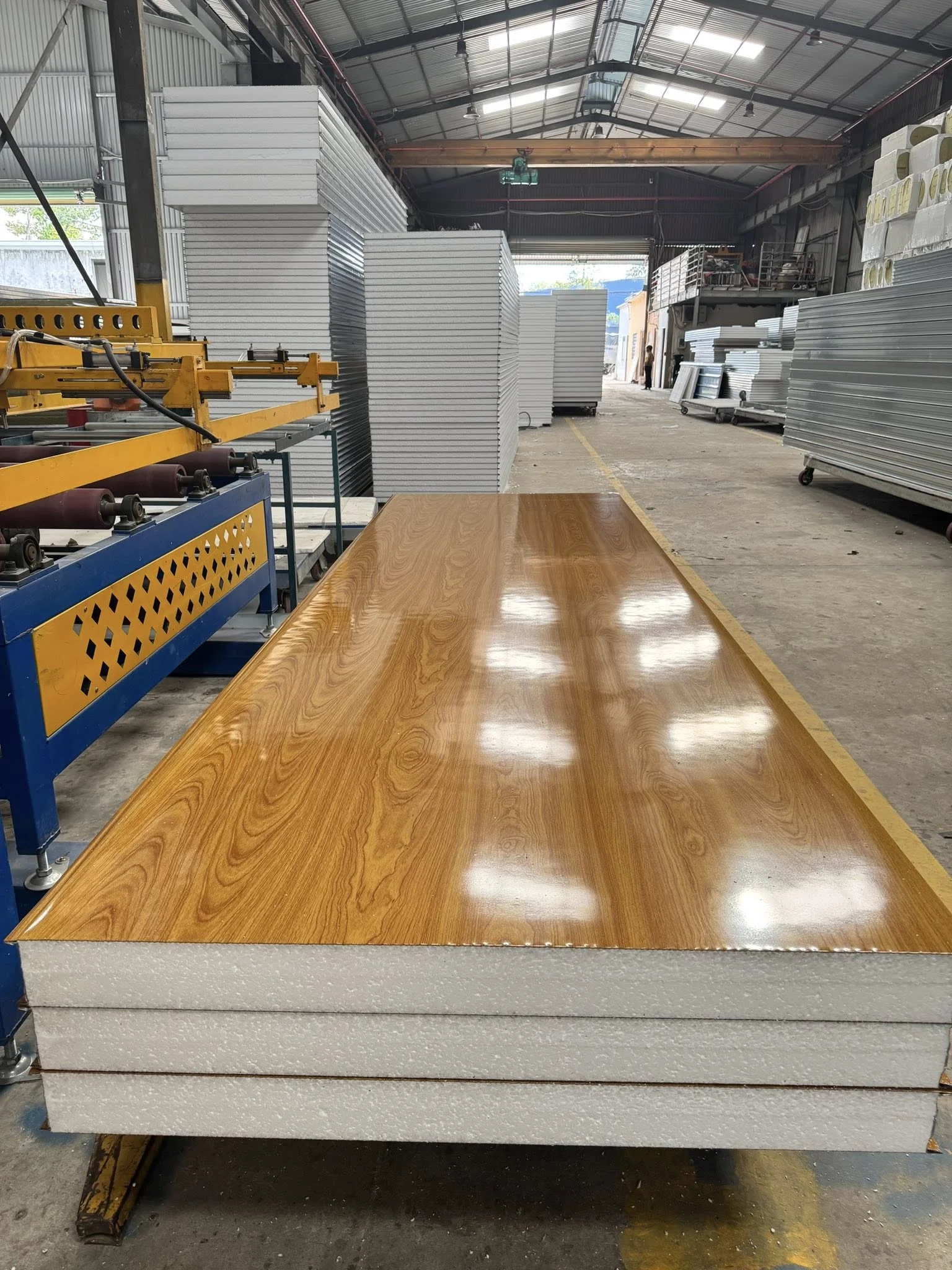 tam-panel-van-go-gia-bao-nhieu