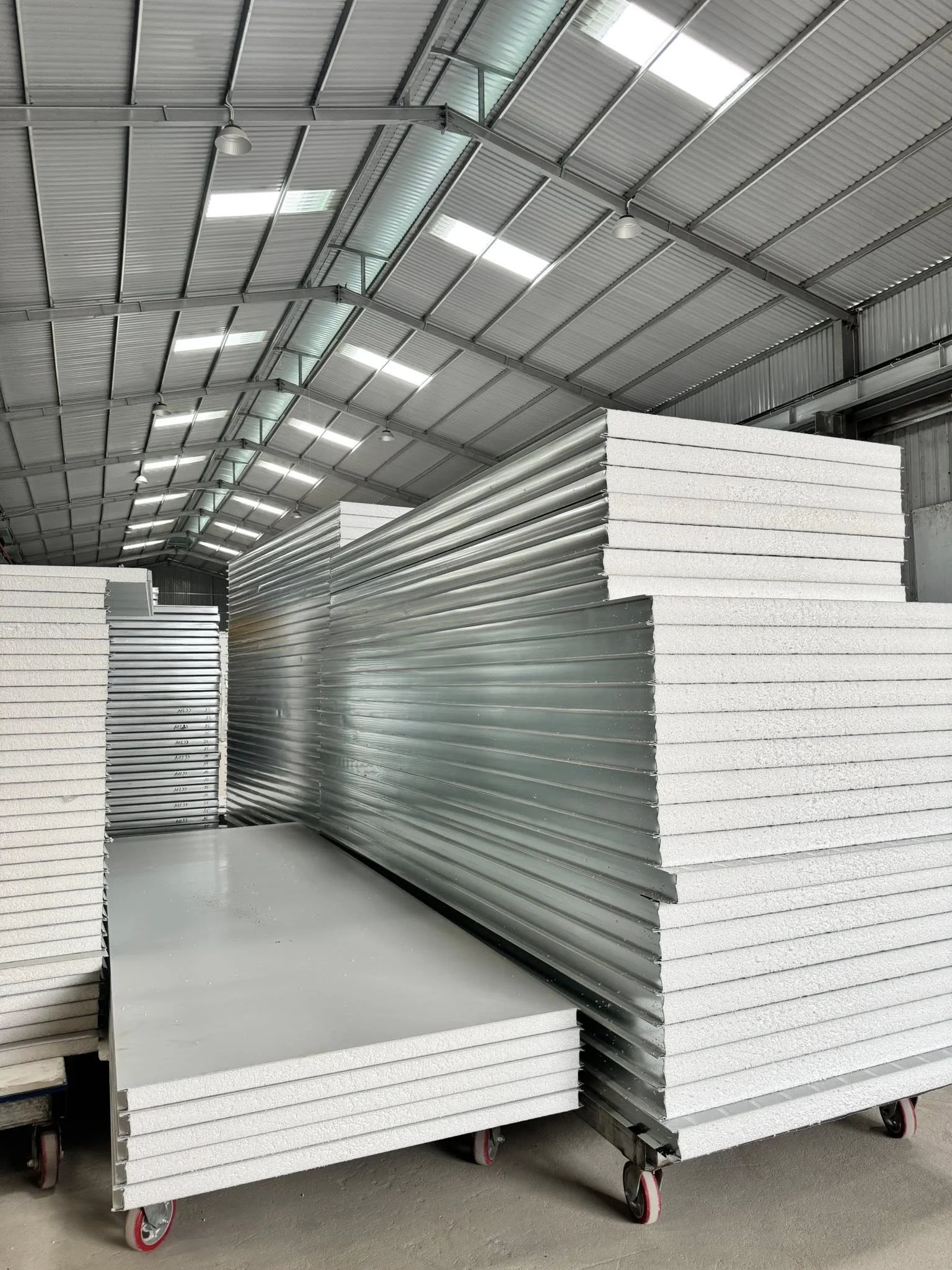 bao-gia-thi-cong-tam-panel-eps