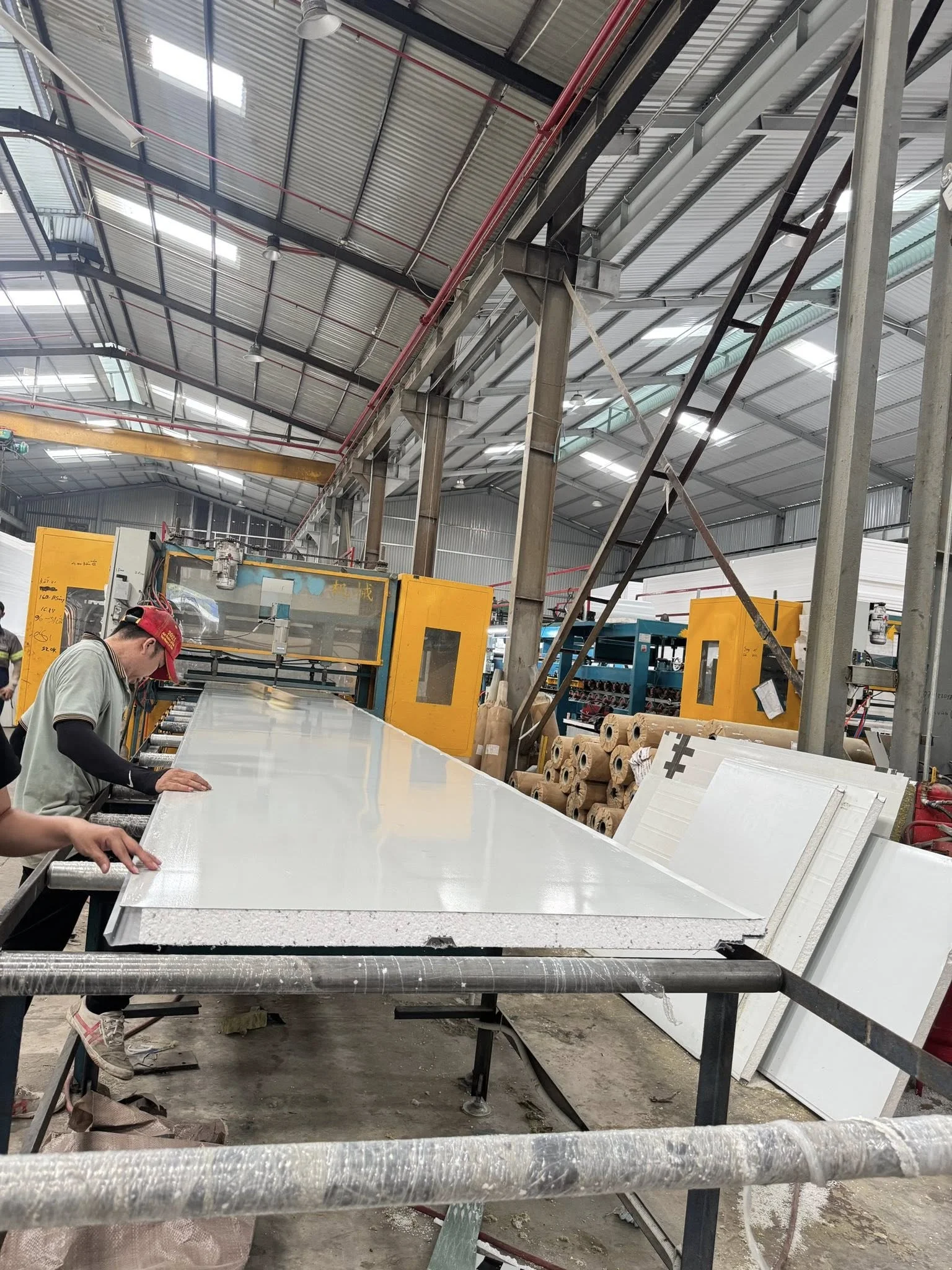 quy-trinh-cach-thi-cong-tam-panel-tuong-eps