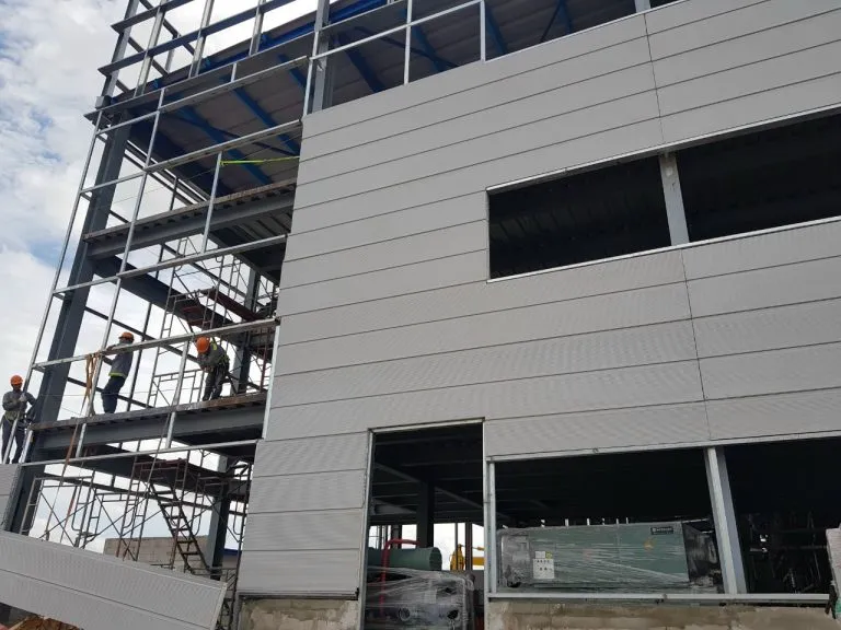 Thi Công Vách Panel Ngoài Trời: Quy Trình, Lưu Ý, Báo Giá & Gợi Ý Đơn Vị Uy Tín
