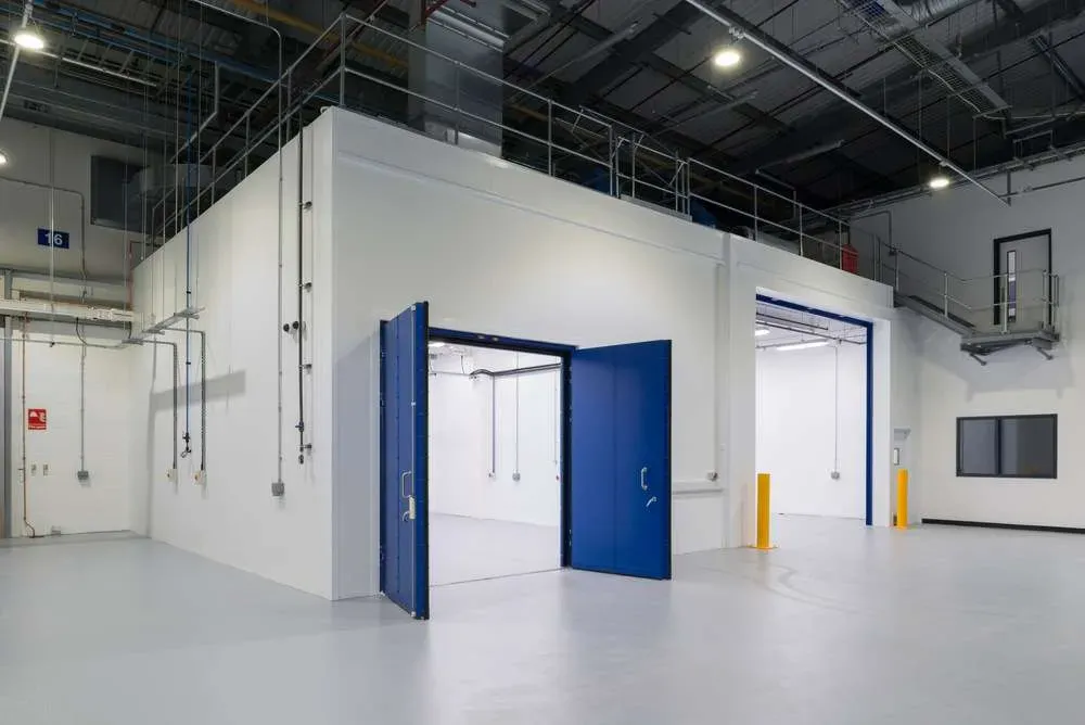 thi-cong-panel-phong-sach-nen-chon-eps-pu-hay-rockwool