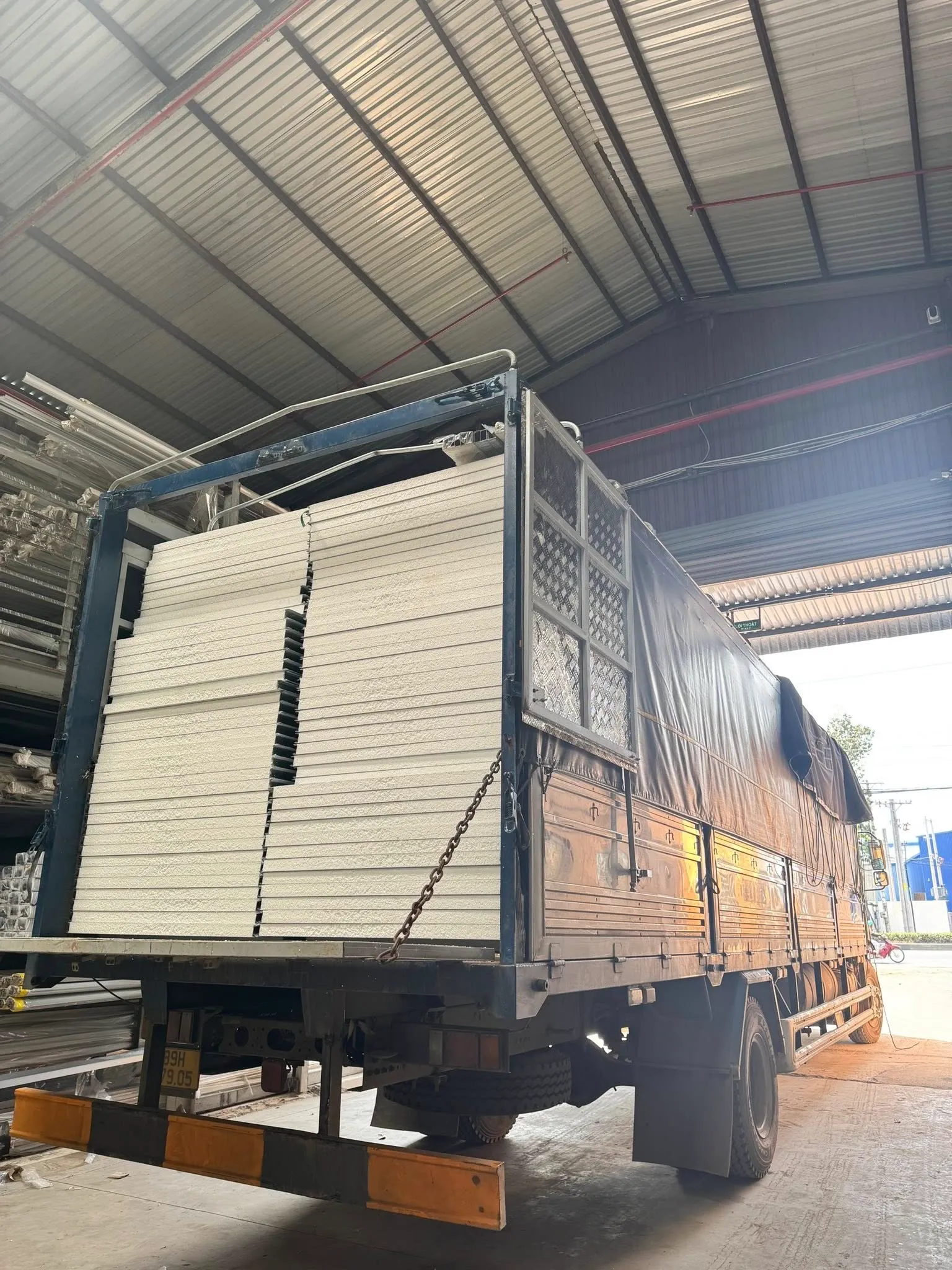 tai-sao-chon-mua-ton-panel-cach-nhiet-tai-fdi-care