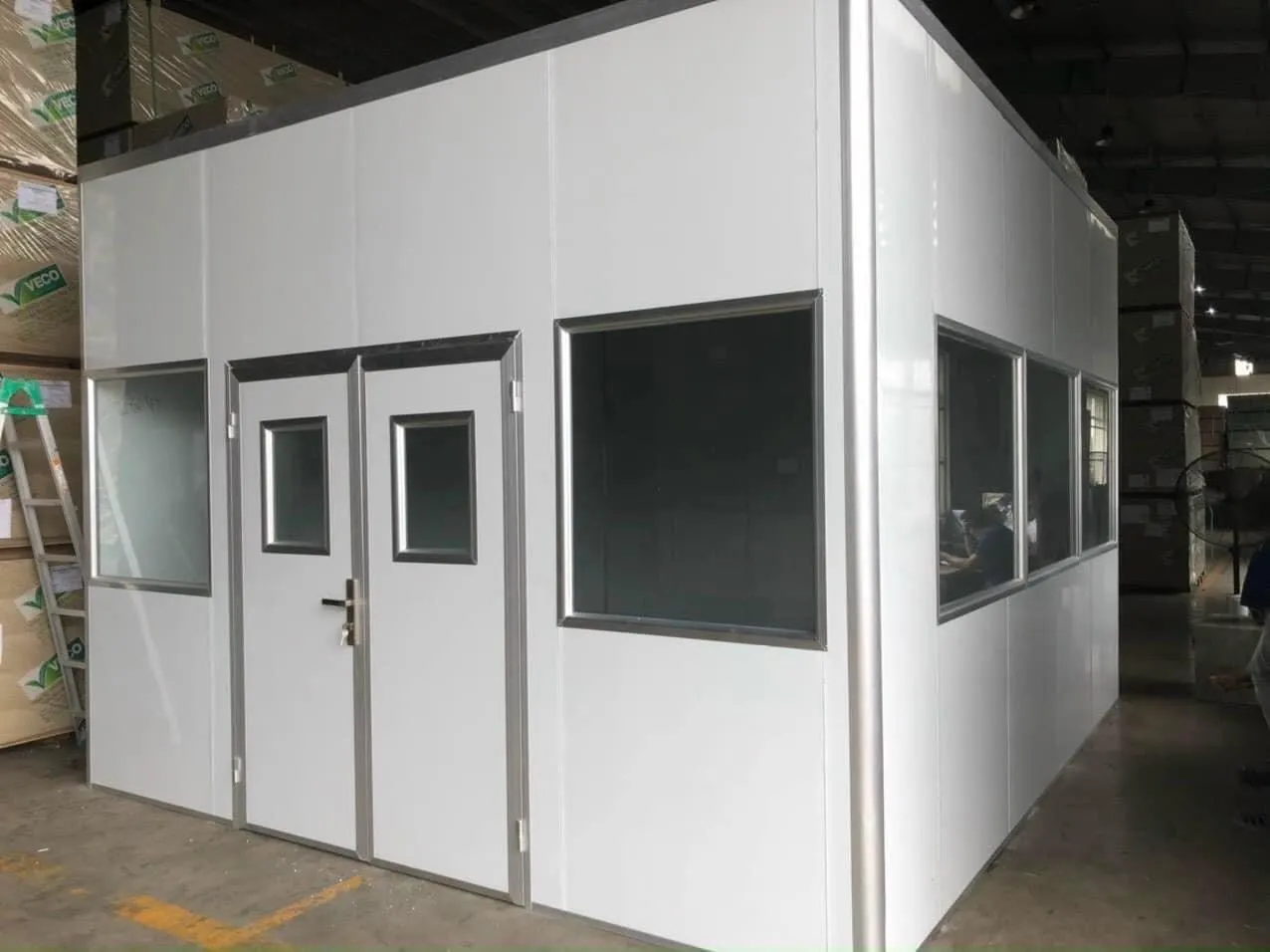 chuc-nang-cot-loi-cua-vach-panel-ngan-phong