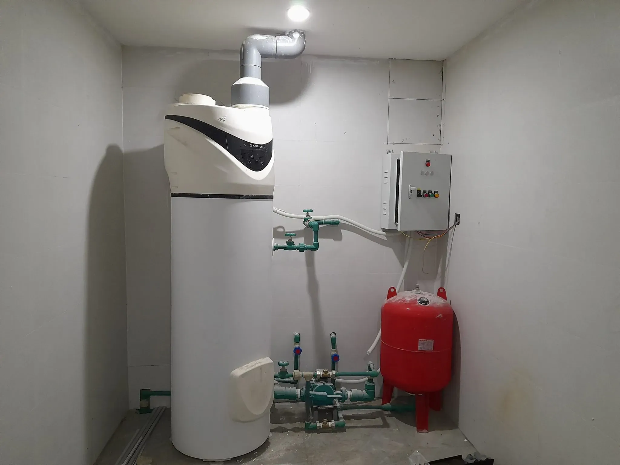 nhung dac diem ky thuat giup heat pump ariston vuot troi ve do ben va hieu nang