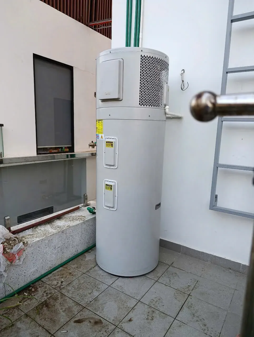 tai sao heat pump midea lai la giai phap nuoc nong toi uu nhat cho kinh doanh khach san