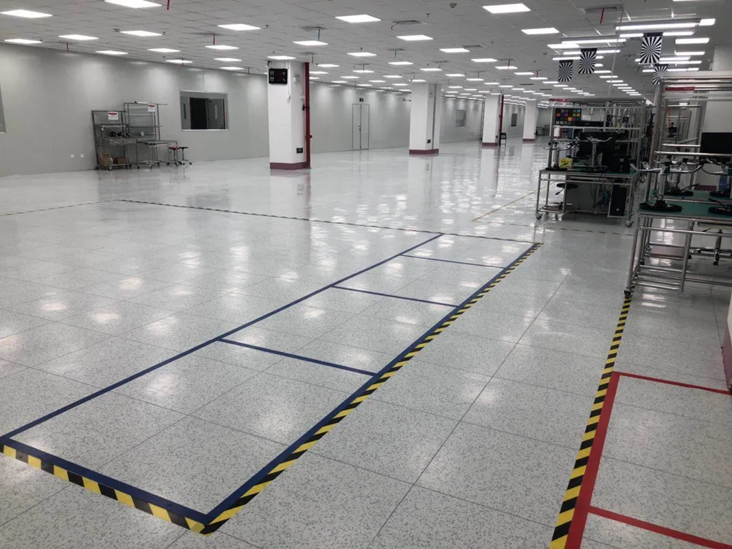 thi-cong-san-vinyl-chong-tinh-dien-cho-nha-may-dien-tu