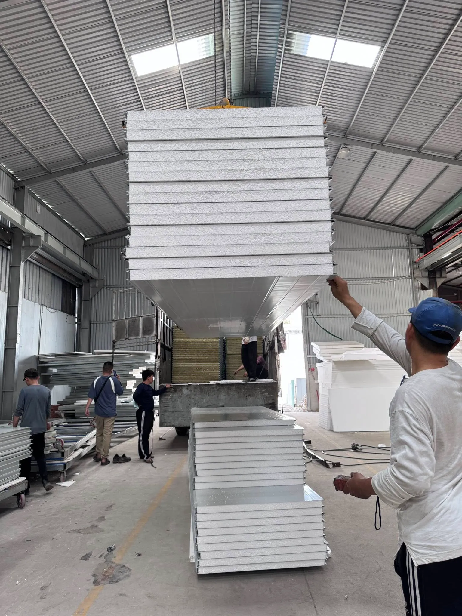 tam-panel-vach-ngoai-2