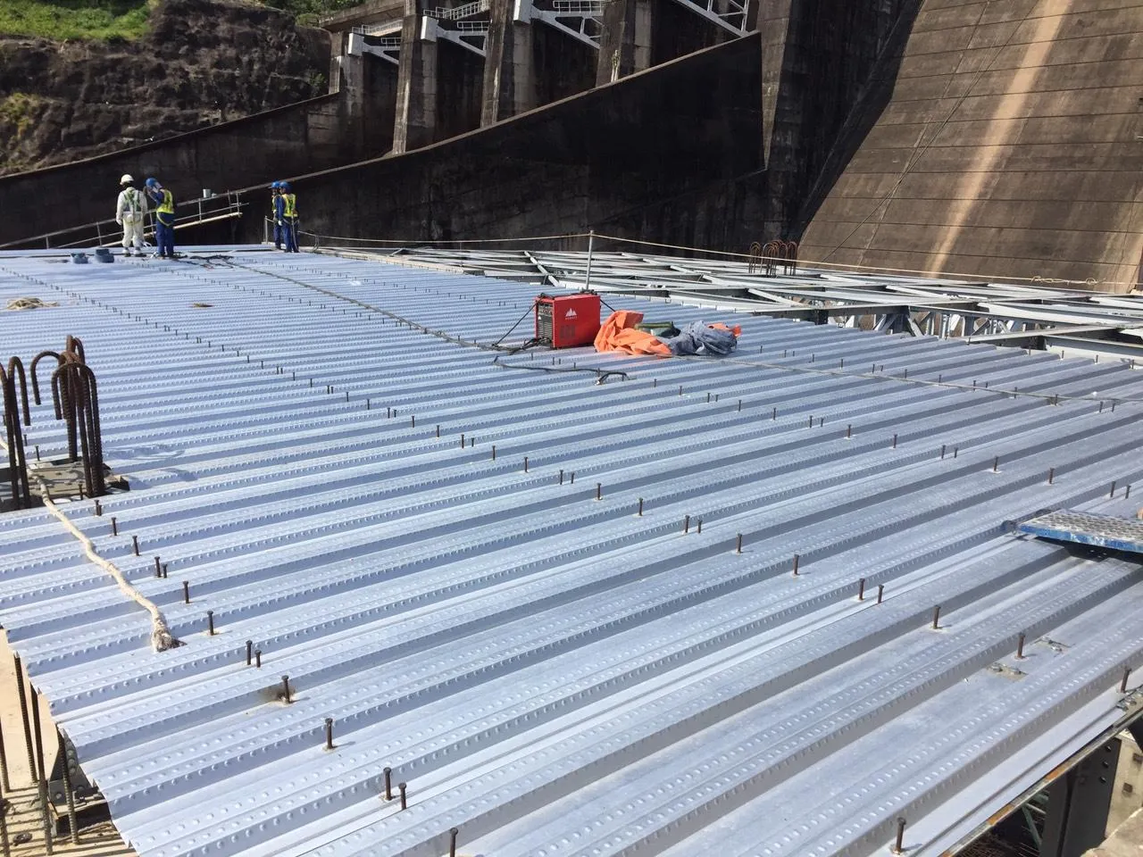 du-an-thi-cong-nha-thep-tien-che-tai-thuy-dien-nam-ngum-lao-co-gi-dac-biet