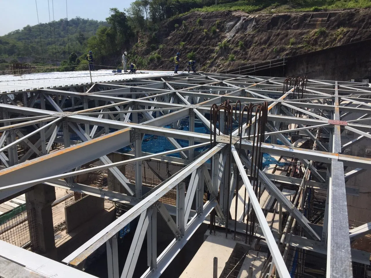 cau-tao-co-ban-cua-he-thong-nha-khung-thep-thuy-dien