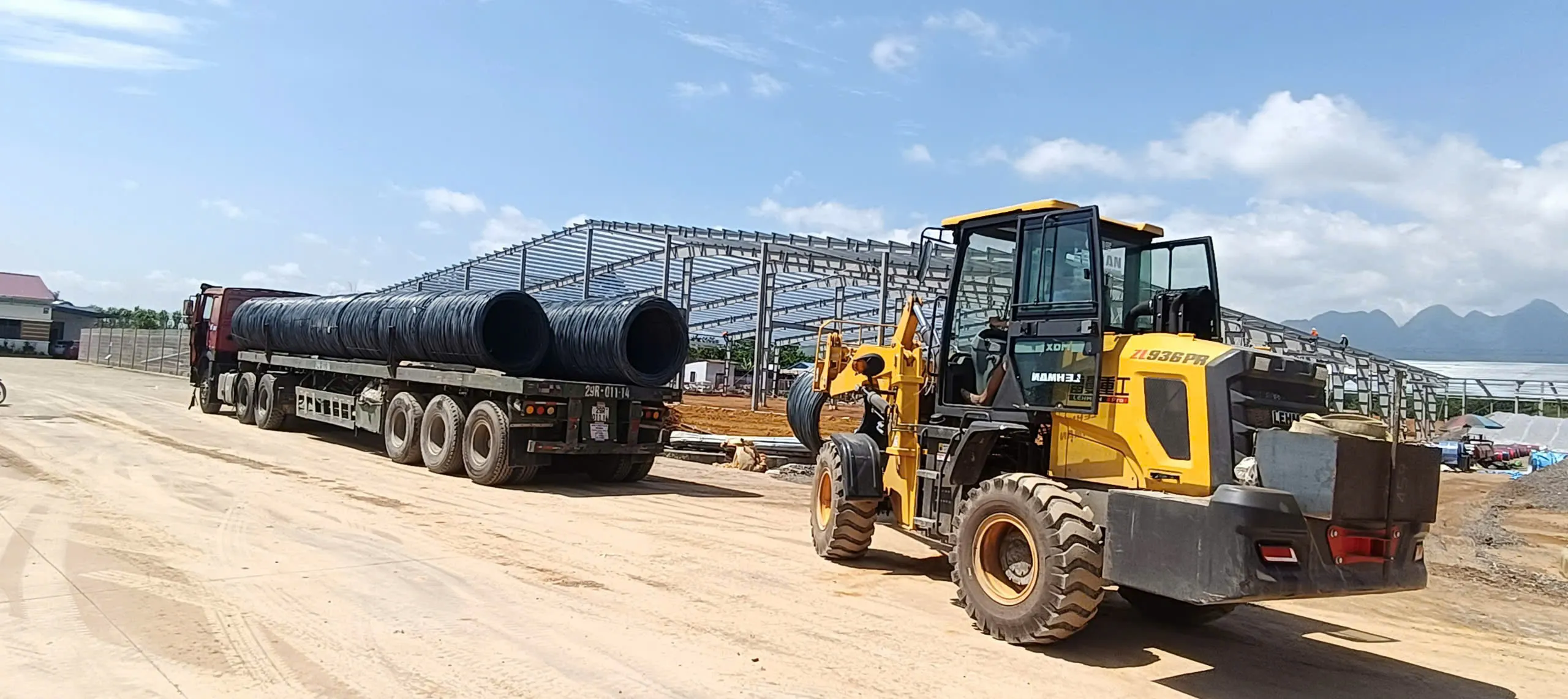 gia-thi-cong-nha-xuong-thep-tien-che-tai-du-an-supertex-bi-chi-phoi-boi-yeu-to-nao