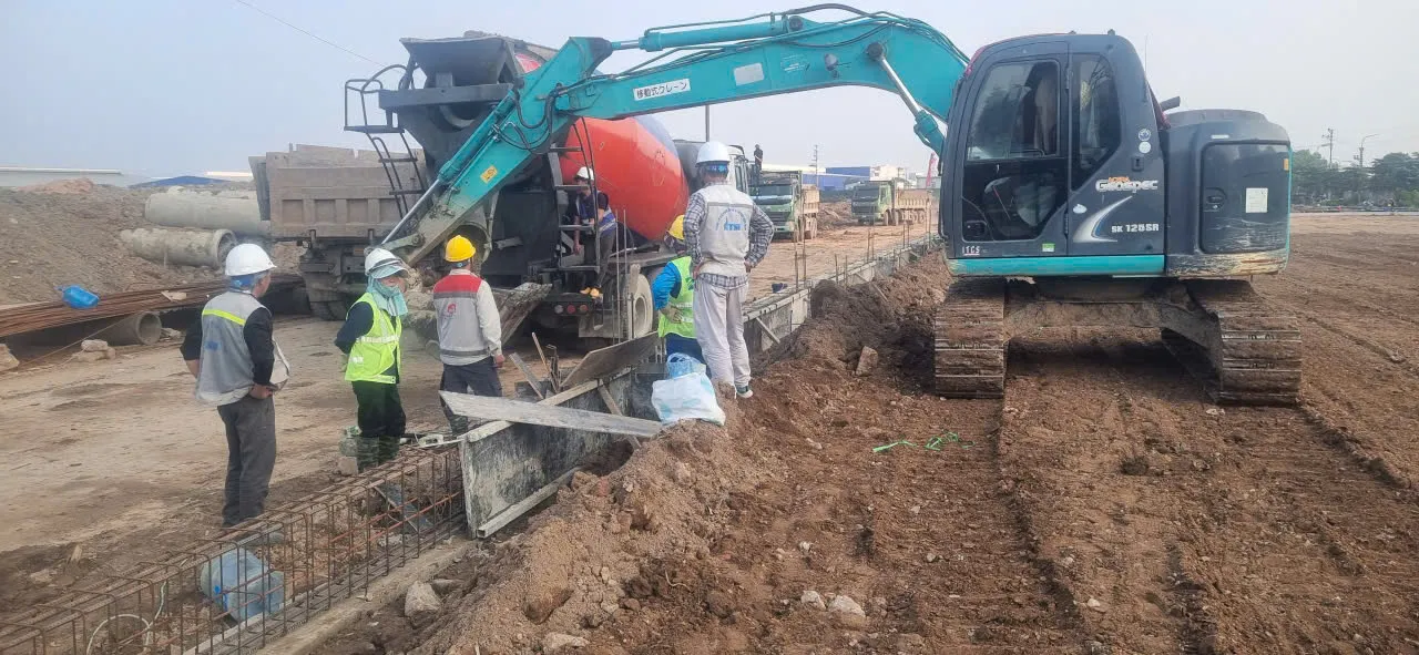 no-luc-thi-cong-ngay-dem-dam-bao-tien-do