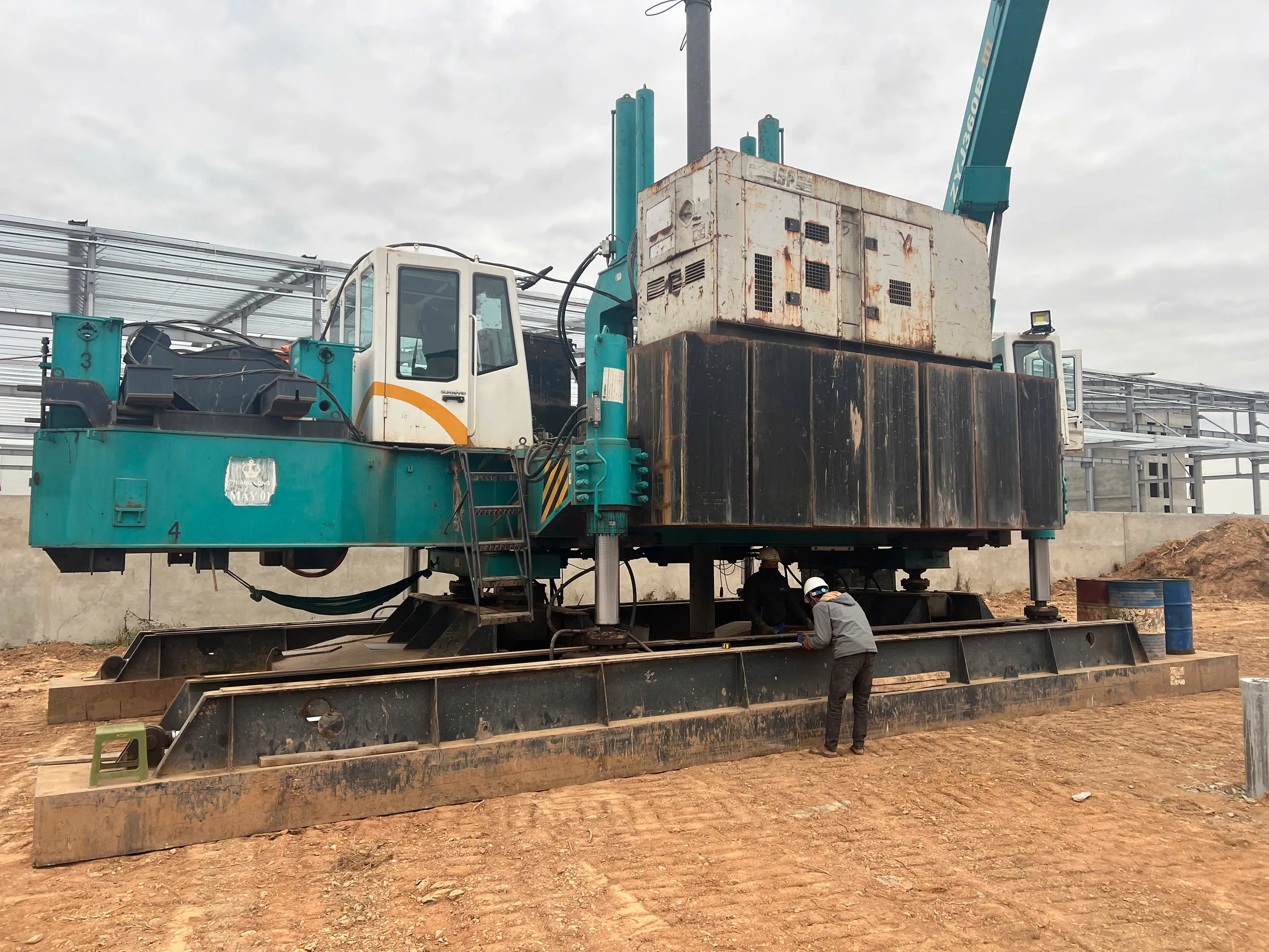 dac-thu-cua-viec-thi-cong-nha-xuong-san-xuat-bao-bi-pe