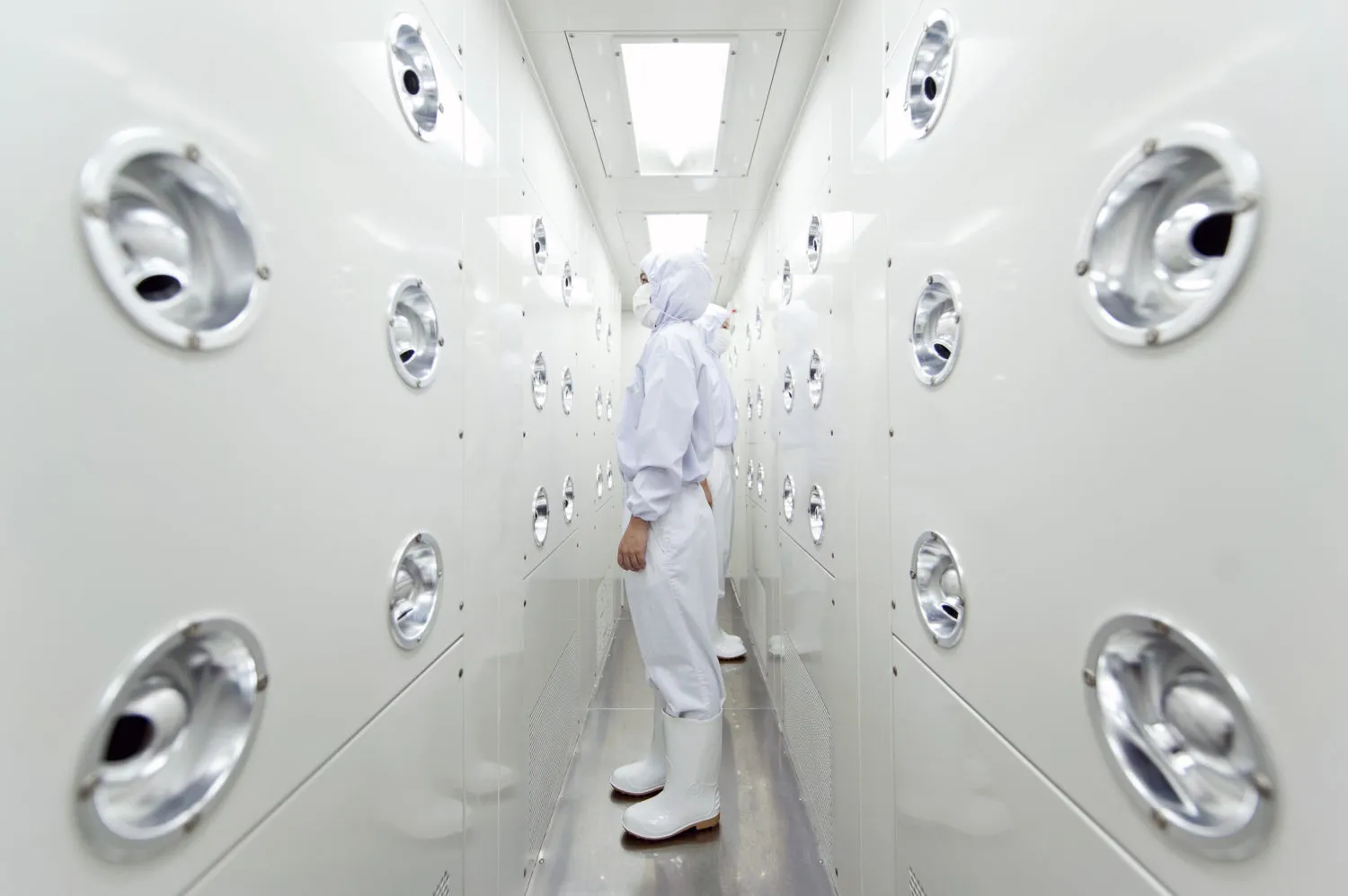 air-shower-cho-nganh-ban-dan-dien-tu-7