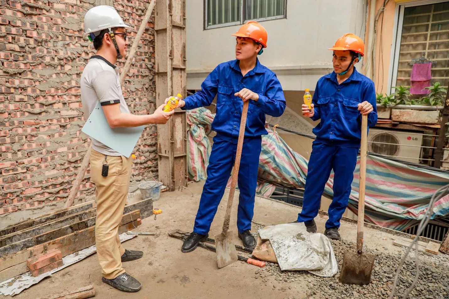 cac-dong-chat-lieu-vai-cao-cap-duoc-fdi-care-ung-dung-chuyen-sau-cho-trang-phuc-mua-he