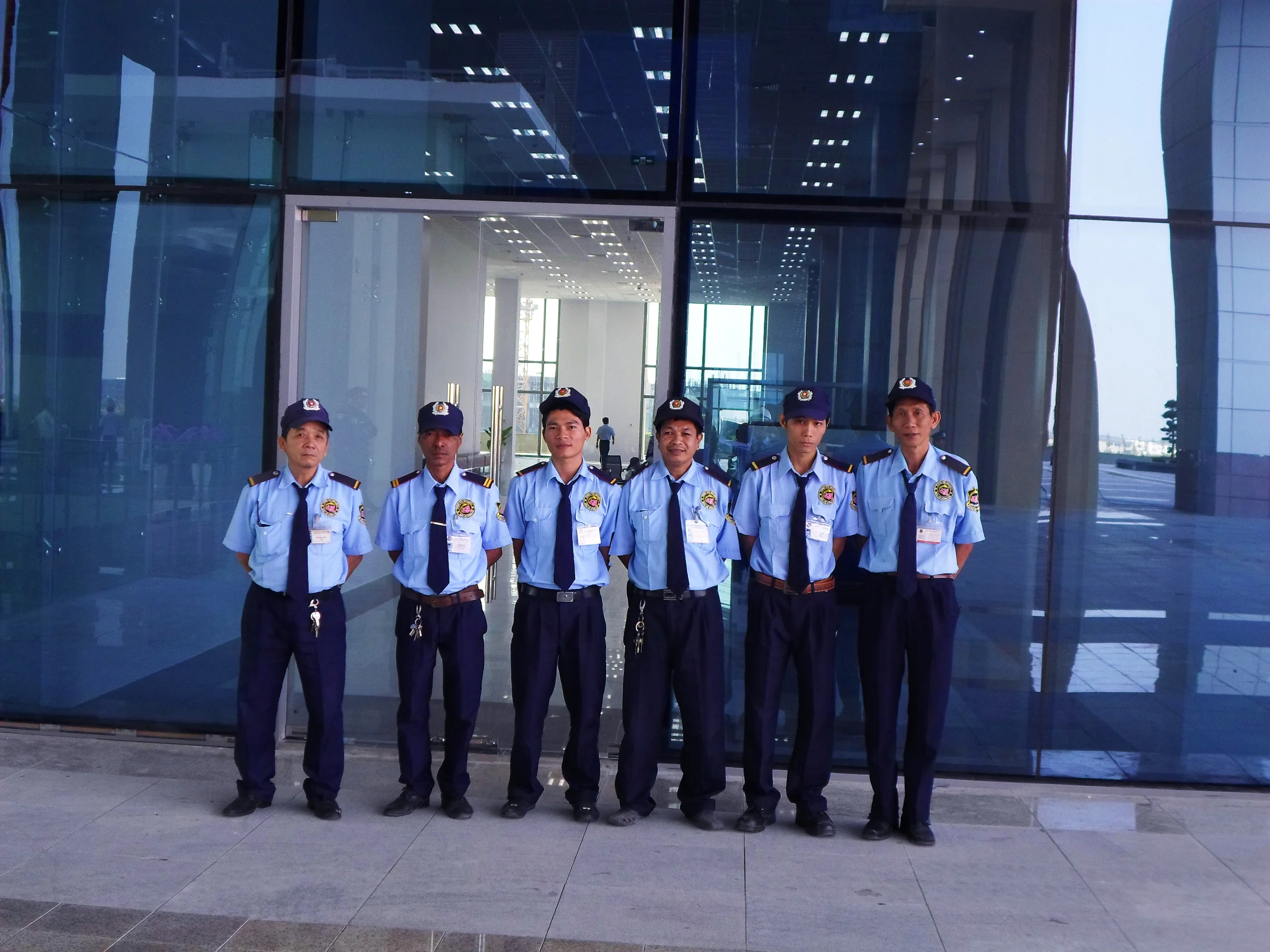 quy-trinh-san-xuat-va-dat-may-dong-phuc-bao-ve-tai-fdi-care