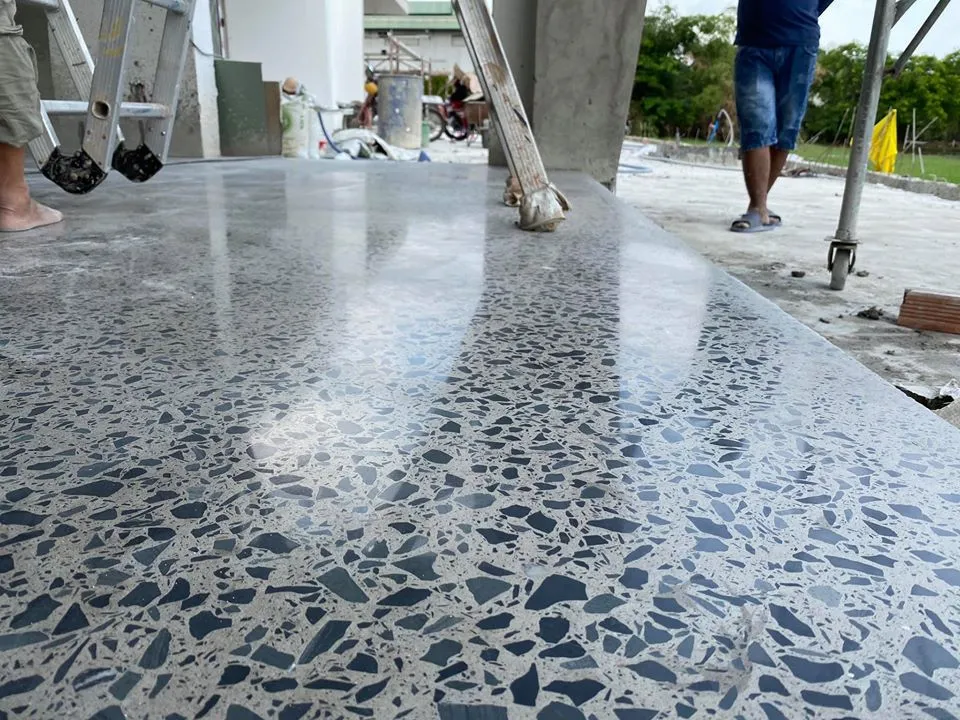 quy-trinh-thi-cong-phu-bong-san-be-tong-chuan-ky-thuat-dien-ra-nhu-the-nao