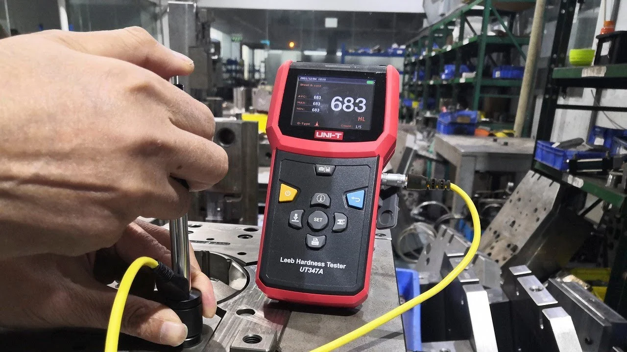 may-do-do-cung-cam-tay-uni-t-ut347a-3