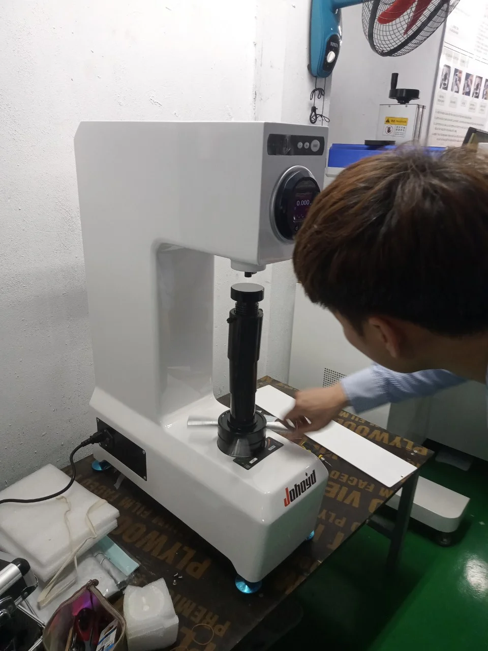 gia-ban-may-do-do-cung-rockwell