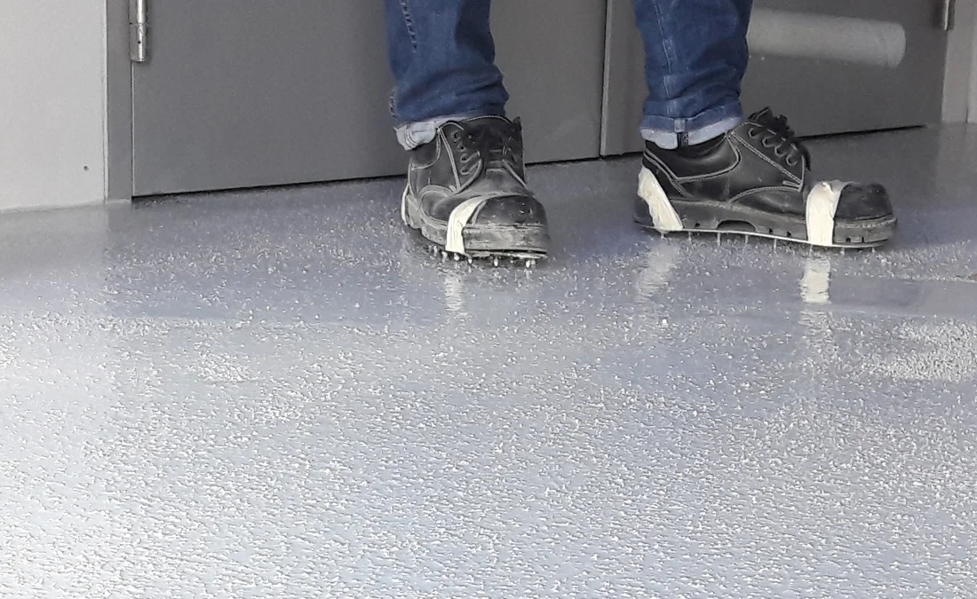 son-polyurethane-dang-vua-phien-ban-chong-truot-la-gi