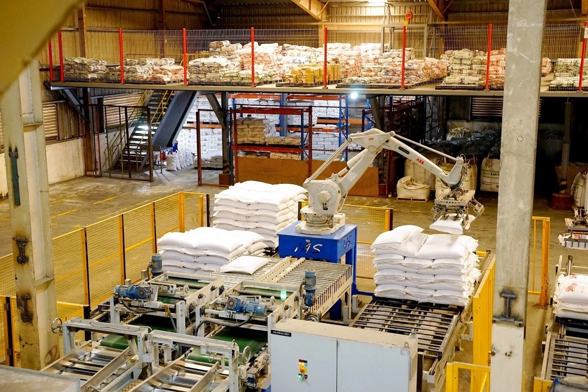 tai-sao-nha-may-thuc-an-chan-nuoi-bat-buoc-phai-co-phong-sach