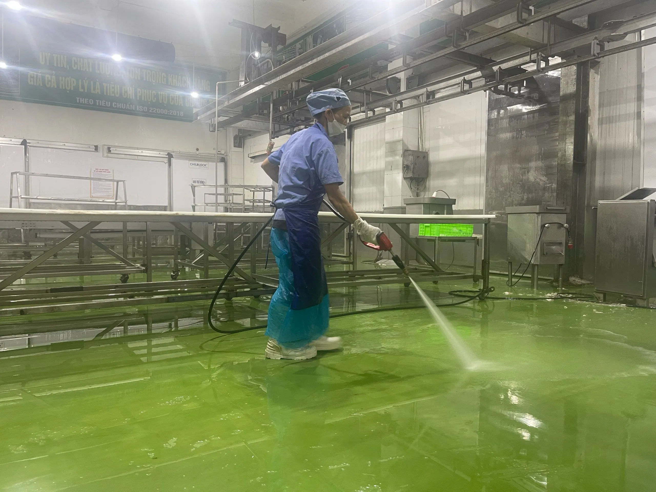 san-xuong-chong-tron-truot